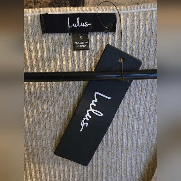 C- Nwt lulus long sleeve wrap sweater top - Picture 3 of 5